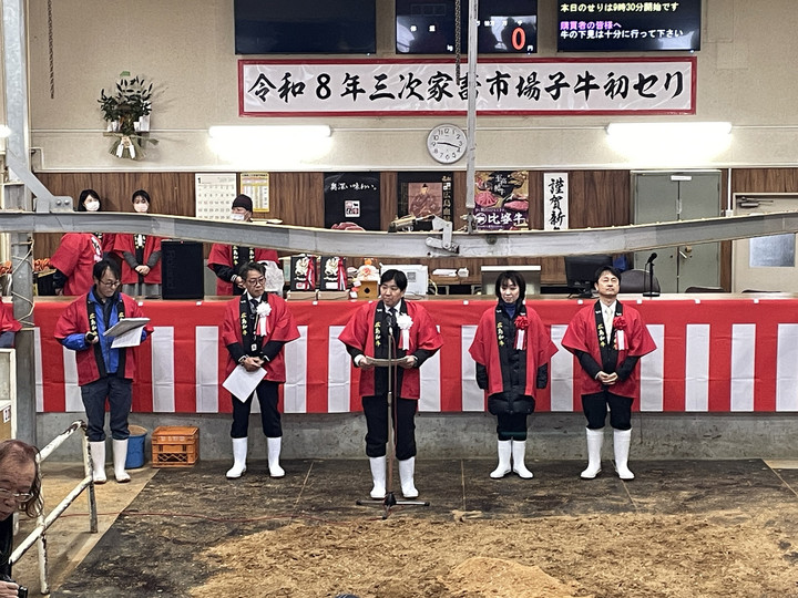 一般社団法人 広島県畜産協会 : 令和8年1月初セリが開催されました！！